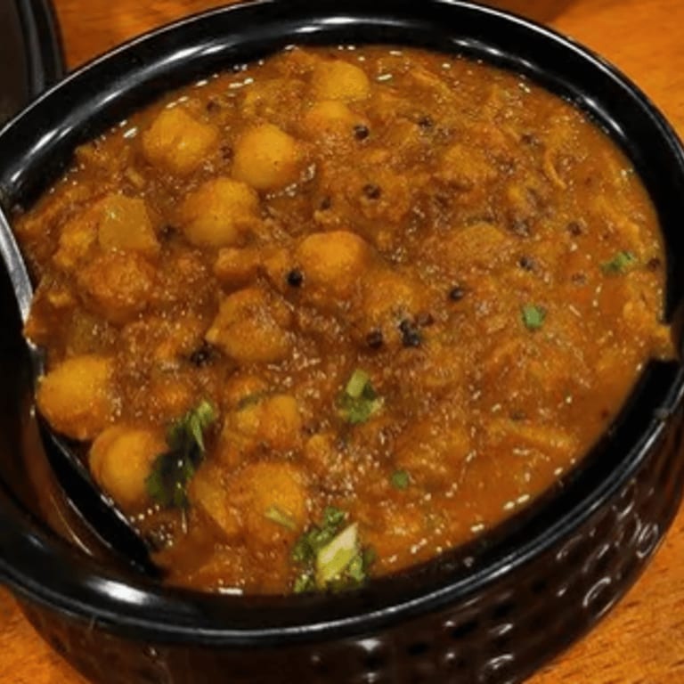 Delicious Curry Creations: Indian and Vegetarian Specialties